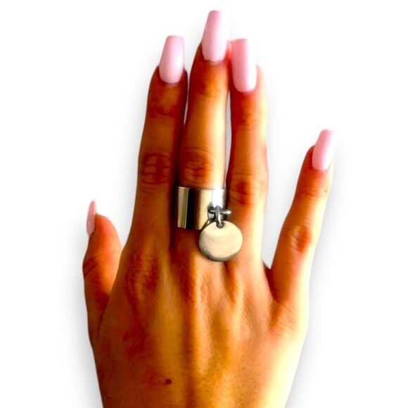 Black Round Dangle Charm Wide Band Statement Ring NEW - Picture 3 of 3